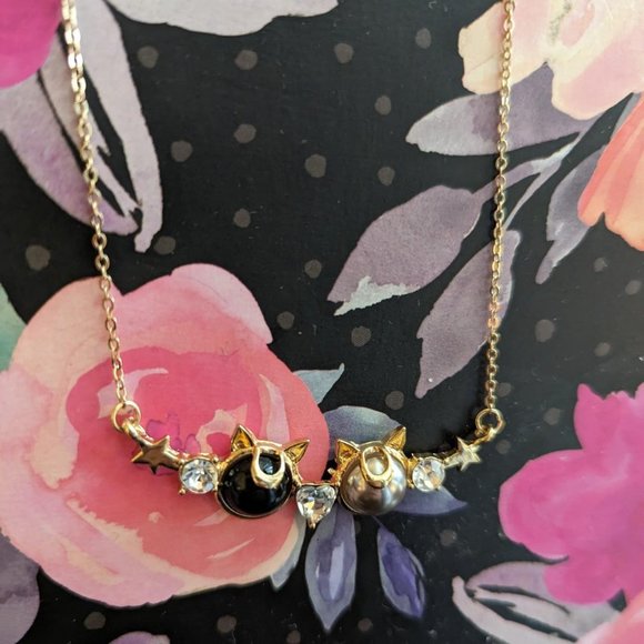 Luna & Artemis Necklace from Sailor Moon - Picture 2 of 3